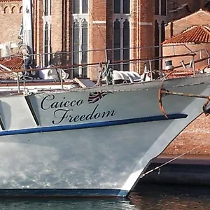 Boat & Breakfast Caicco Freedom 2*, Venecia Italia